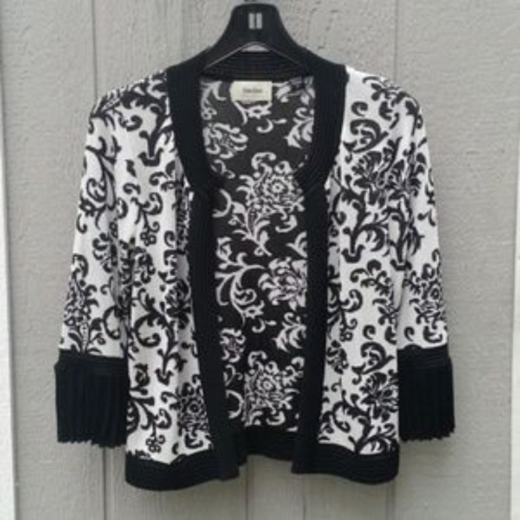 Neiman Marcus Black & White Floral Pattern Cardigan Pleated 3/4 Pleated Sleeves — image 2 of 6